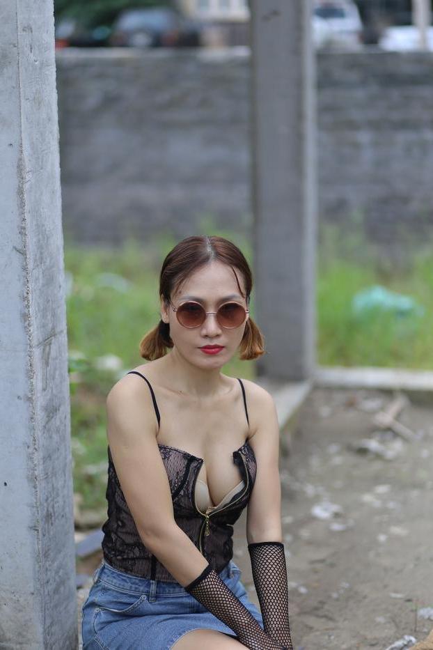 20P Hot Asian model with sunglasses Julia Lyly poses in her sexy outfit in public