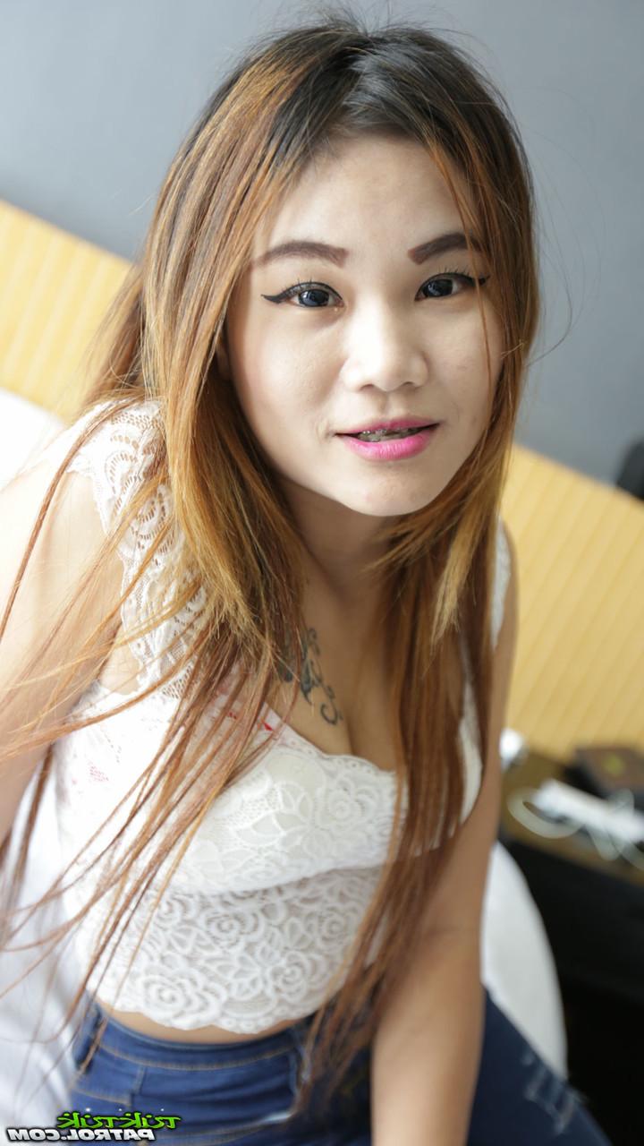 20P Amadora Asian babe Ja mostra seu corpo pequeno e recebe sua doce buceta fodida