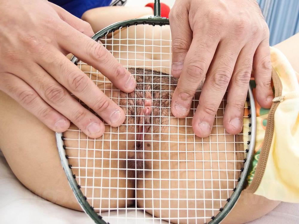 15P A estudante japonesa Suzu Minamoto faz sexo usando meias pretas até os joelhos