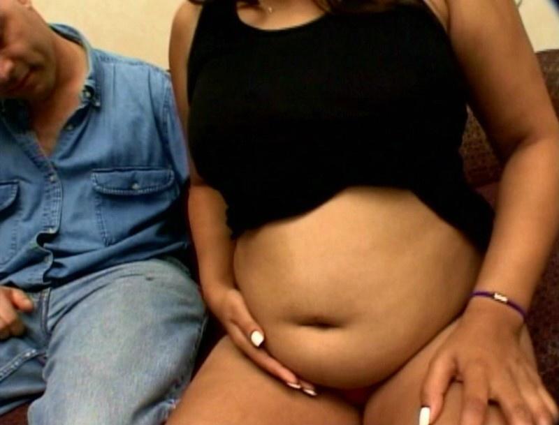 13P Mulher indiana com excesso de peso dá uma gozada na barriga grande depois de uma foda