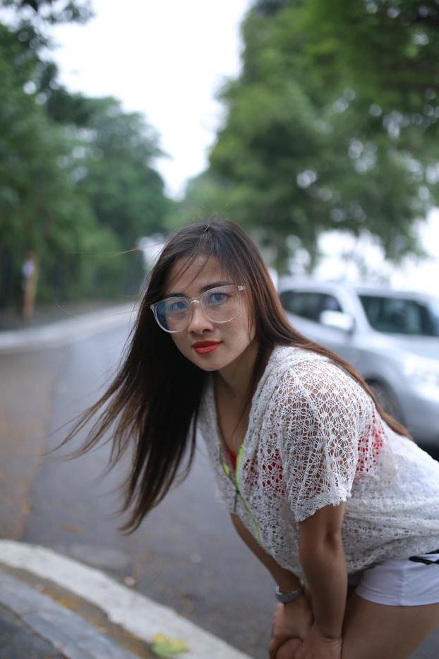 20P Pretty Asian babe Elena posing seductively in her hot outfit in public