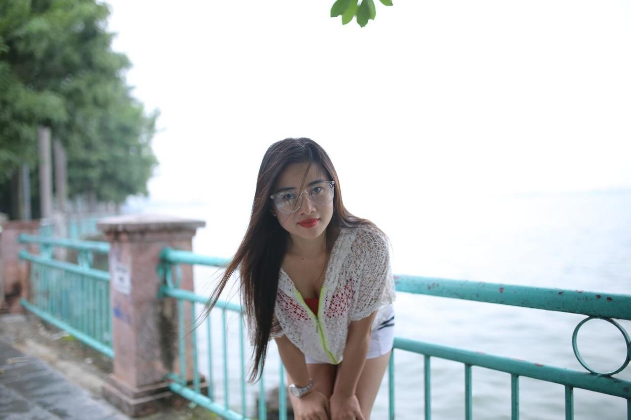 20P Pretty Asian babe Elena posing seductively in her hot outfit in public
