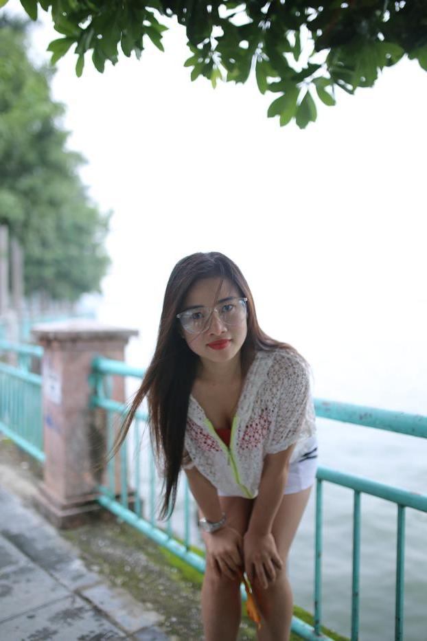 20P Pretty Asian babe Elena posing seductively in her hot outfit in public