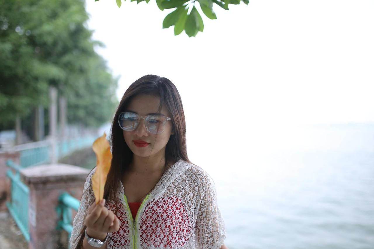 20P Pretty Asian babe Elena posing seductively in her hot outfit in public
