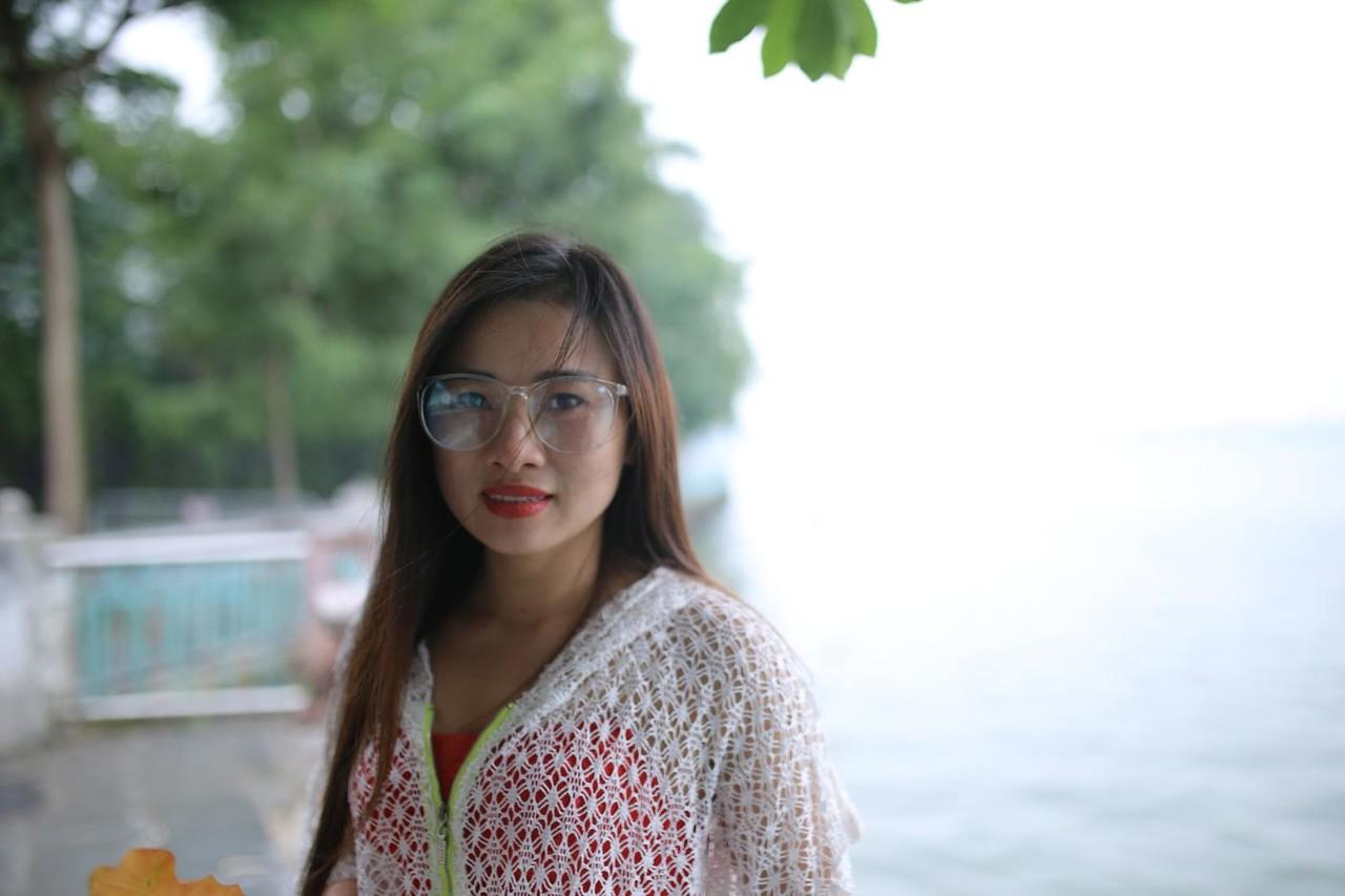 20P Pretty Asian babe Elena posing seductively in her hot outfit in public
