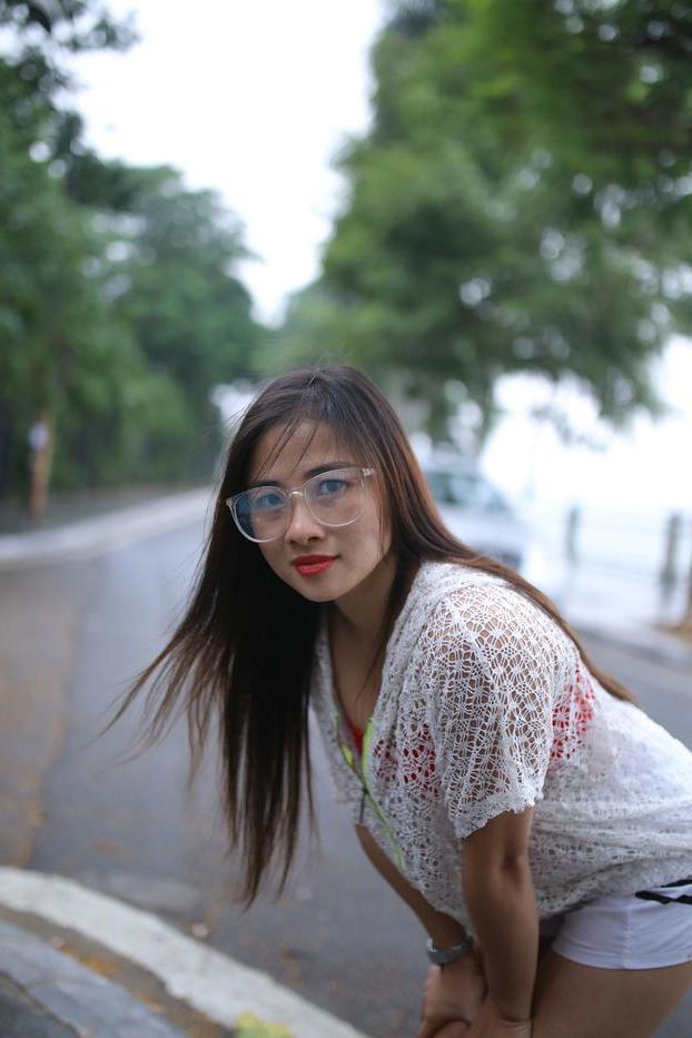20P Pretty Asian babe Elena posing seductively in her hot outfit in public