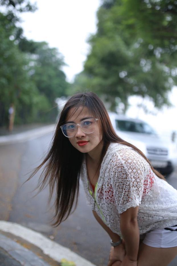 20P Pretty Asian babe Elena posing seductively in her hot outfit in public