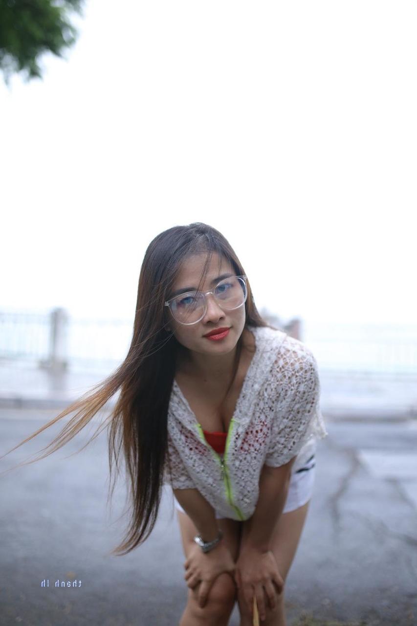 20P Pretty Asian babe Elena posing seductively in her hot outfit in public