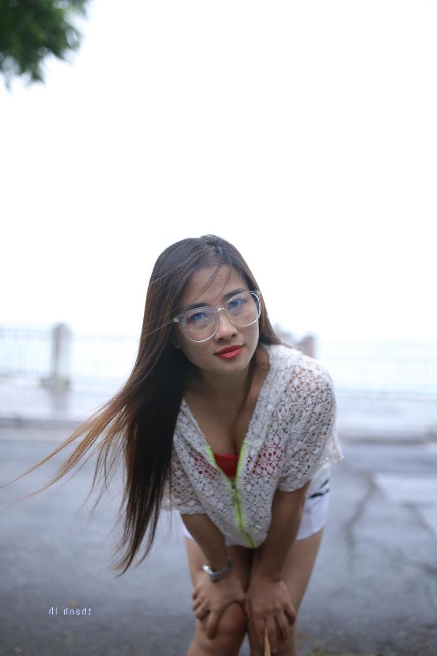 20P Pretty Asian babe Elena posing seductively in her hot outfit in public