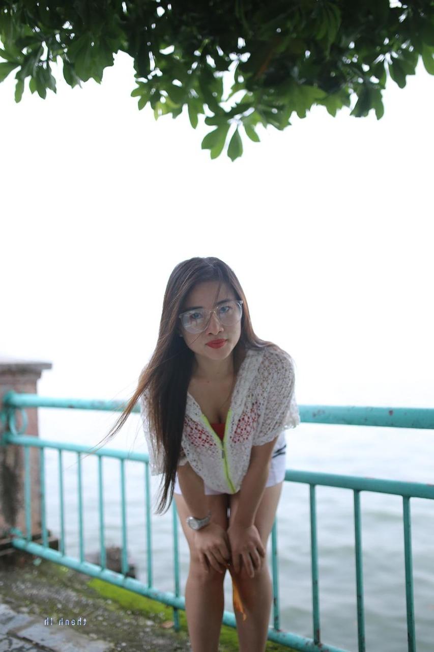 20P Pretty Asian babe Elena posing seductively in her hot outfit in public