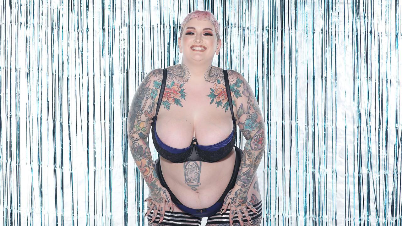 20P Pink haired BBW Cherrie Pie strips & exposes her monster tits and inked booty
