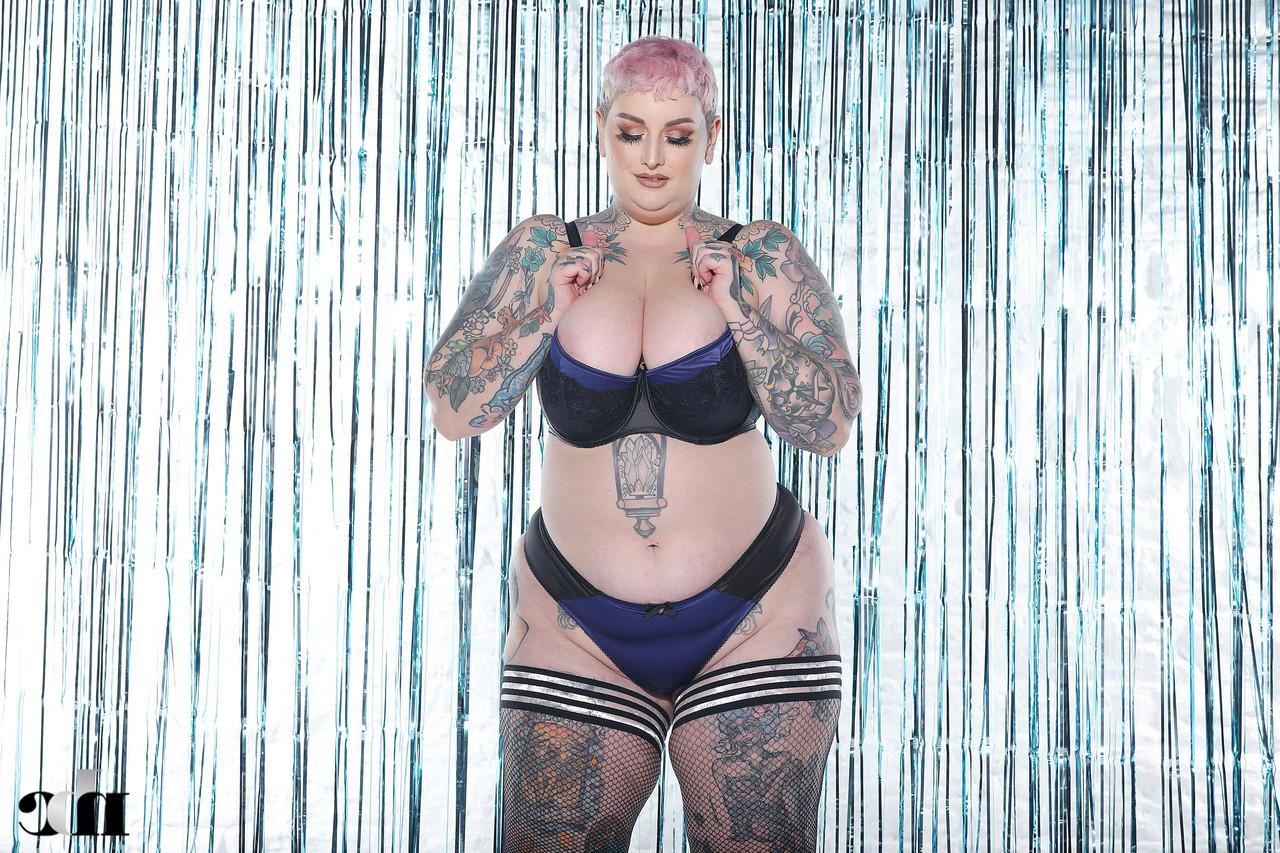 20P Pink haired BBW Cherrie Pie strips & exposes her monster tits and inked booty