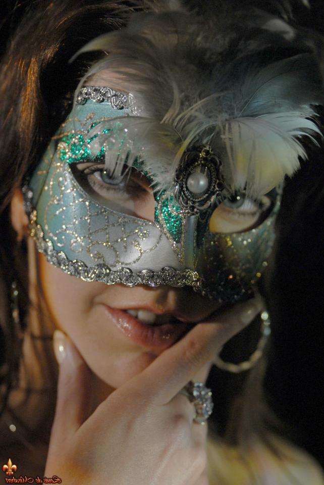 12P Caucasian showgirl models in her bra and panty ensemble