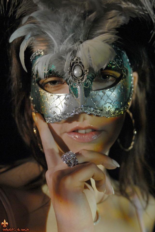 12P Caucasian showgirl models in her bra and panty ensemble