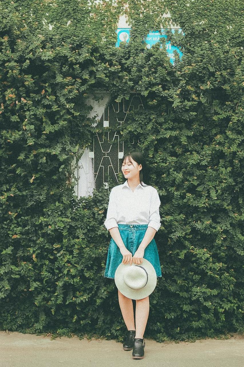 20P Cute Asian babe Luilull posing in her white shirt and skirt in a solo