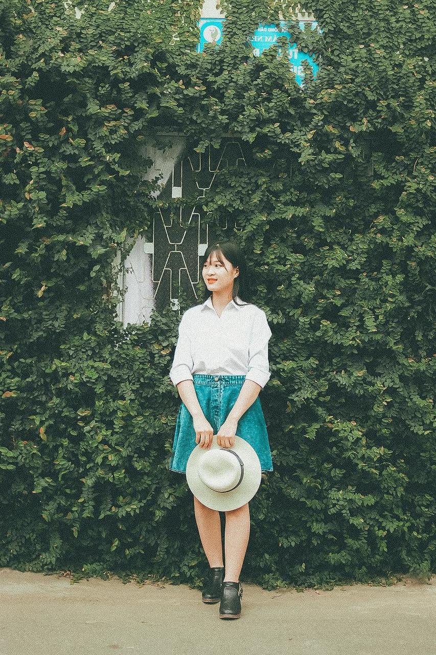 20P Cute Asian babe Luilull posing in her white shirt and skirt in a solo