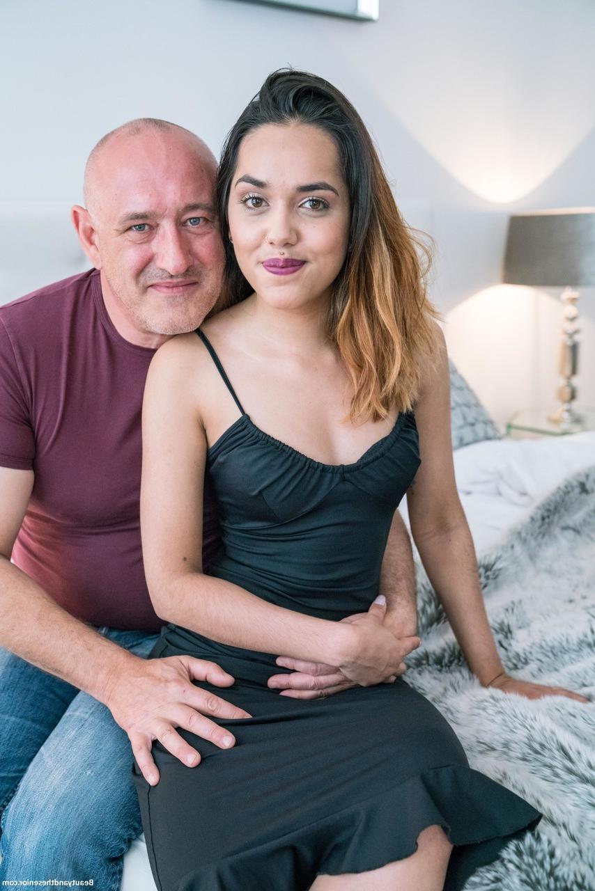 20P A bela adolescente holandesa Esperanza Del Horno é transada por um homem velho