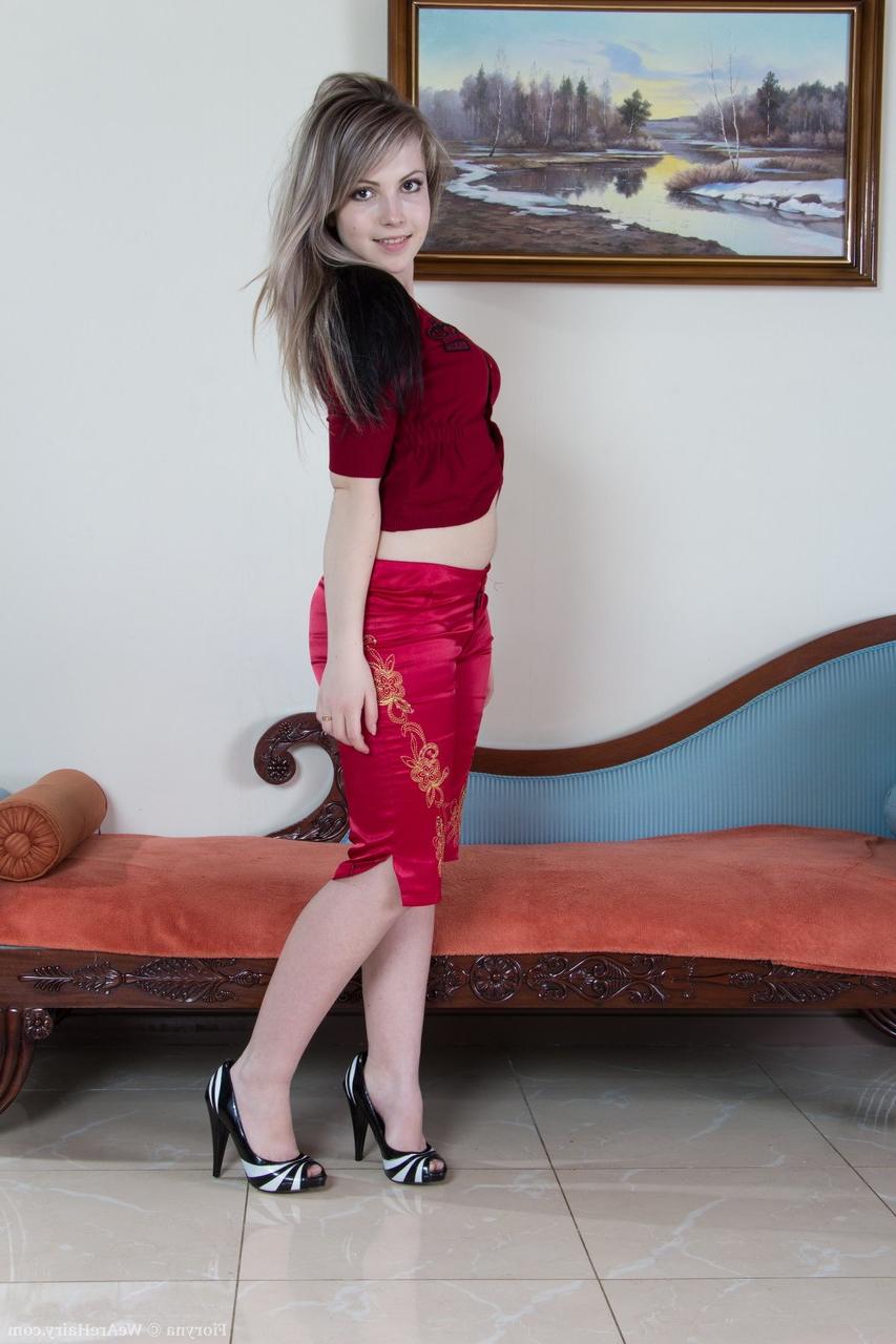 20P Pale skinned babe with medium tits Fioryna flaunts her hairy vagina