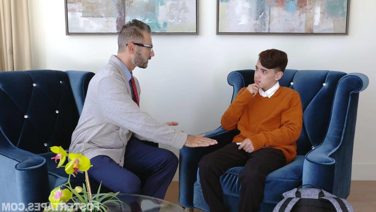 20P A mãe adotiva Dee Williams é fodida e amamentada pelo enteado