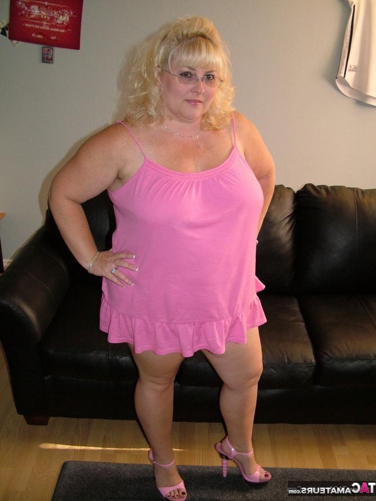 16P Blonde fatty Taffy Spanx works her big tits and bald cunt free of a pink dress