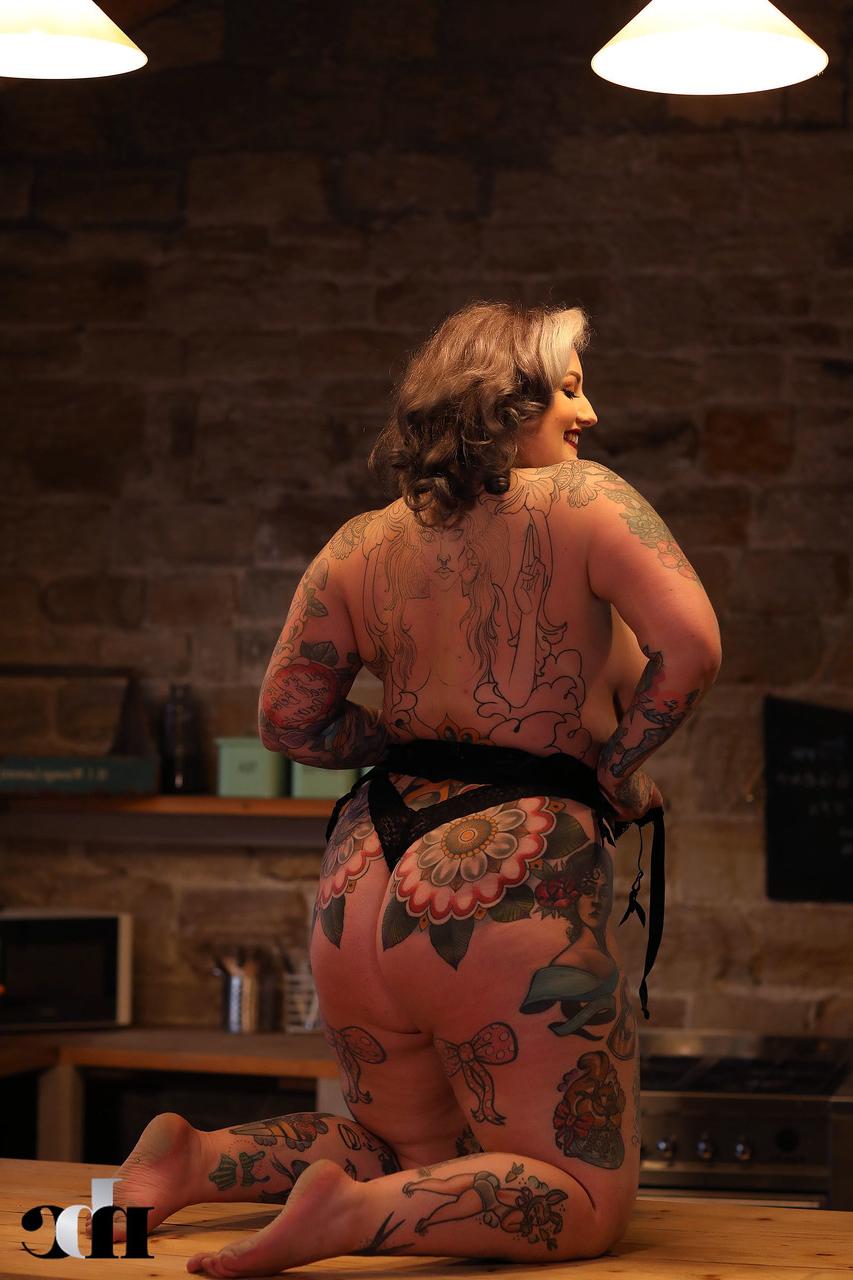 20P Chubby model Galda Lou shows her inked body in her lingerie & unveils her tits