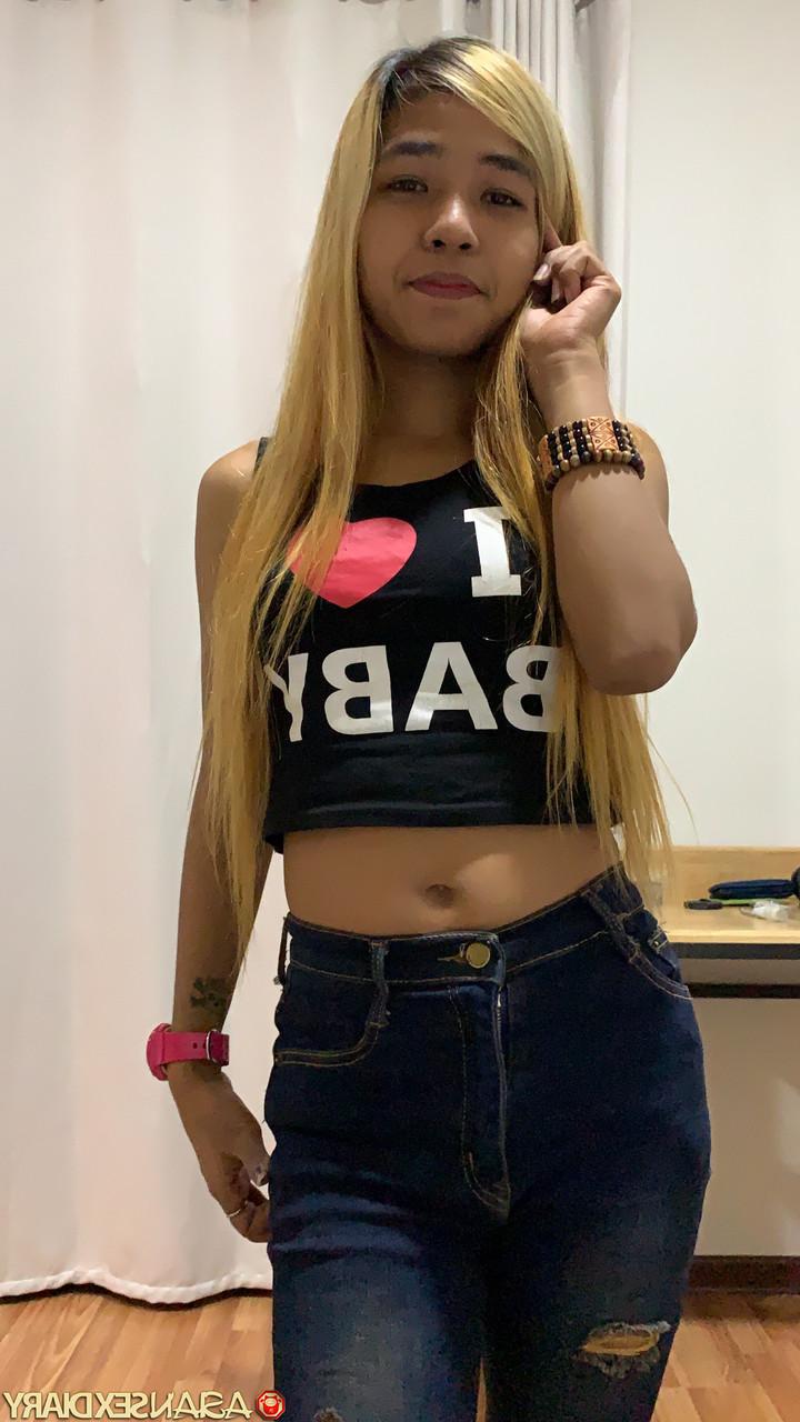 20P A garota asiática sexy Crystel B mostra sua buceta inchada e raspada antes e depois do sexo POV