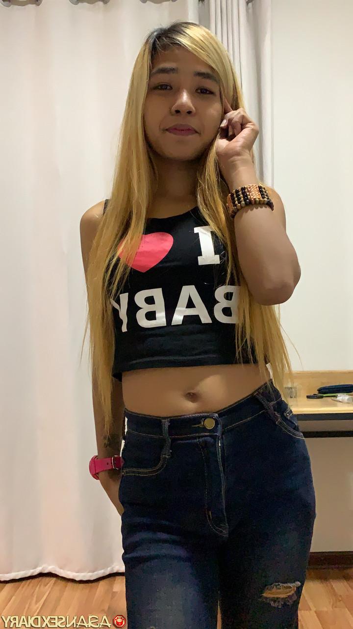 20P A garota asiática sexy Crystel B mostra sua buceta inchada e raspada antes e depois do sexo POV