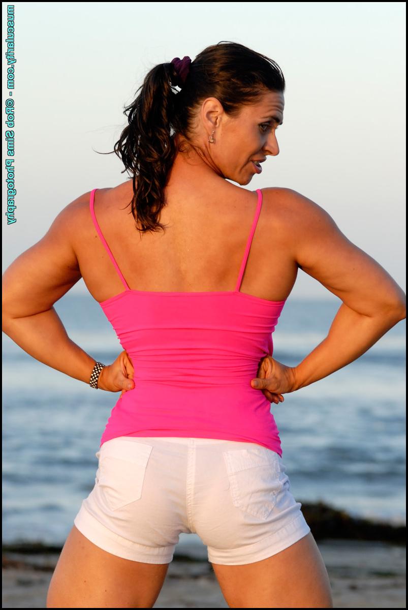 15P Brunette bodybuilder Lada Phihalova flexes at the beach in a tank top & shorts
