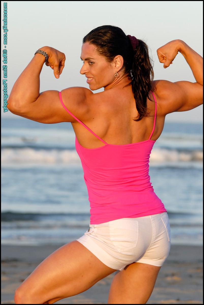 15P Brunette bodybuilder Lada Phihalova flexes at the beach in a tank top & shorts