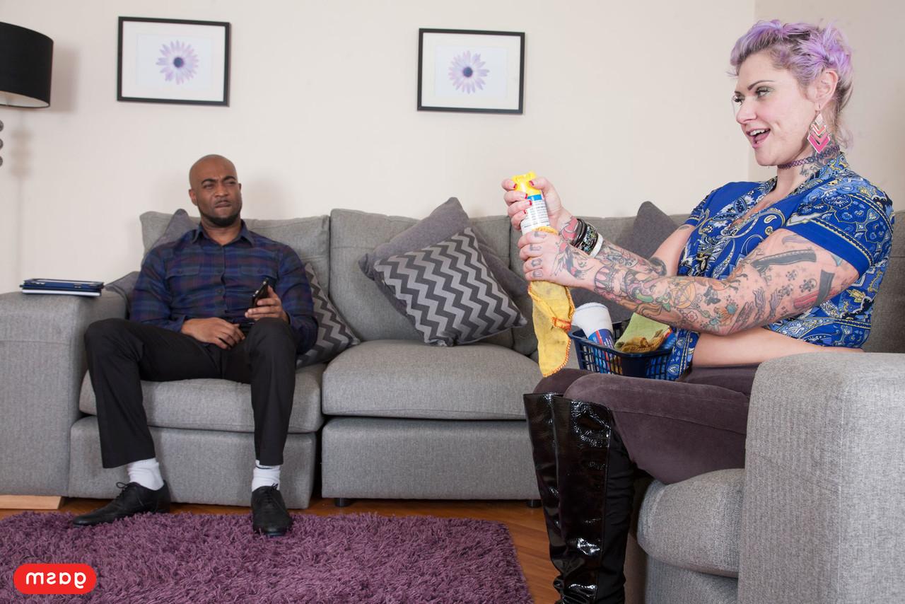 15P Inked hippie Tallulah Tease seduces and fucks a skinny black dude