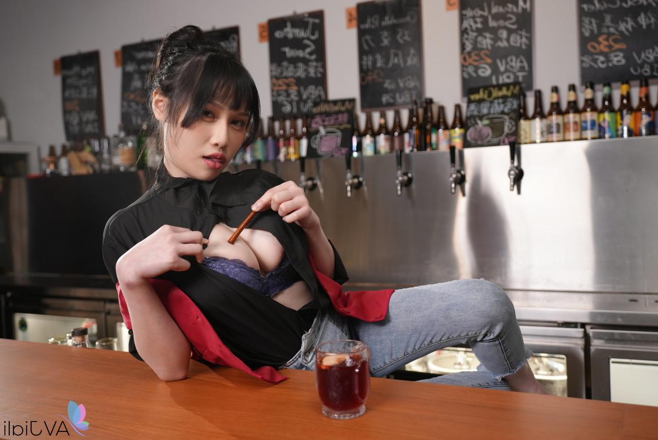15P La chaude asiatique Xiao Ye Ye dévoile ses gros seins tout en ayant des relations sexuelles