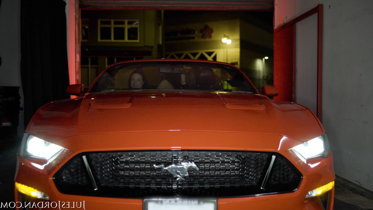 20P As garotas curvilíneas Angela White e Ivy Lebelle são abalroadas por um cara com uma BBC