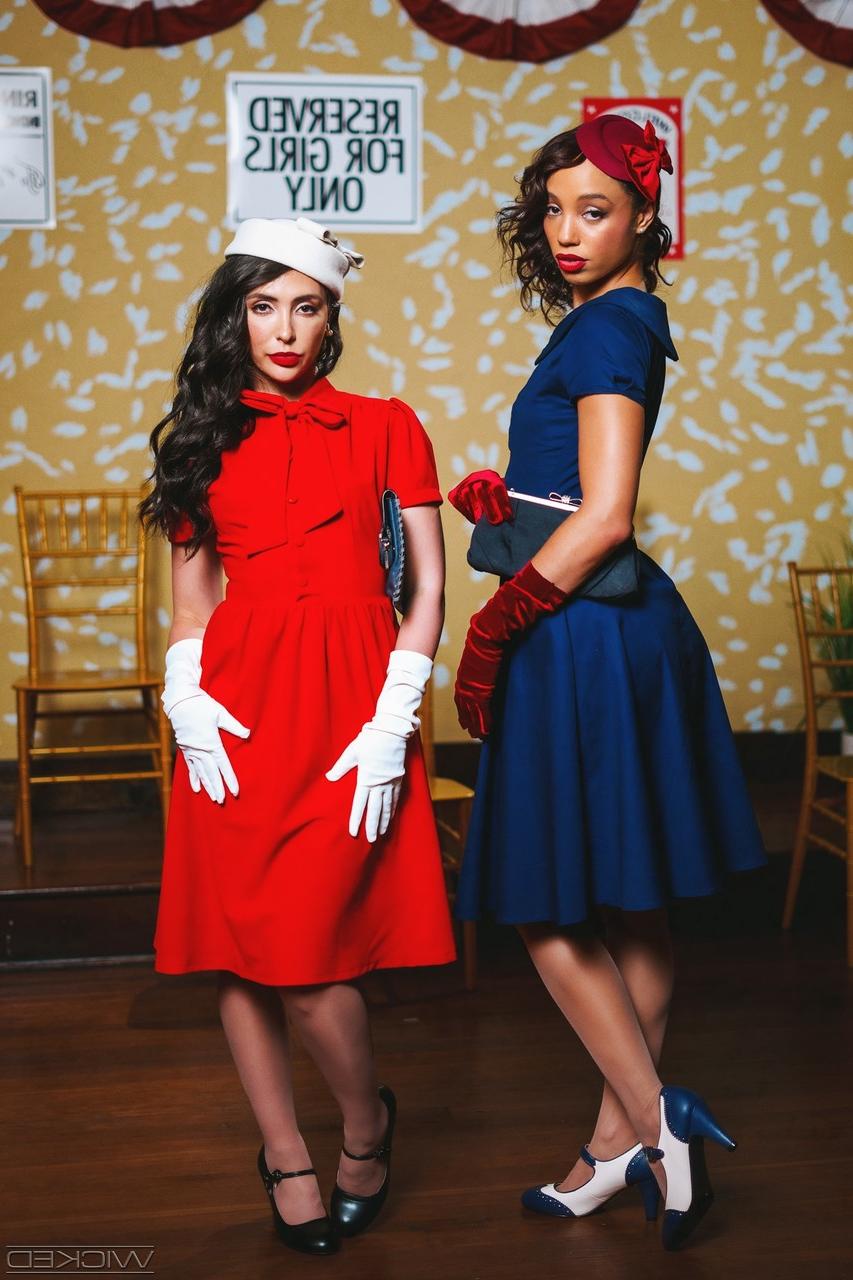 15P Jane Wilde and Alexis Tae have threesome sex in vintage underthings