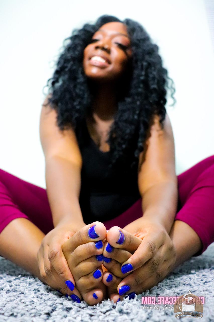 15P Dark haired ebony Chy Latte teases with her feet and toenails on the floor