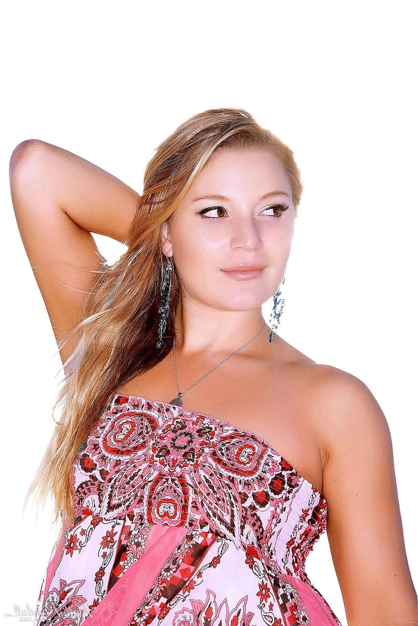 20P Blond Aurora Snow showing natural tits and sweet pussy on the beach