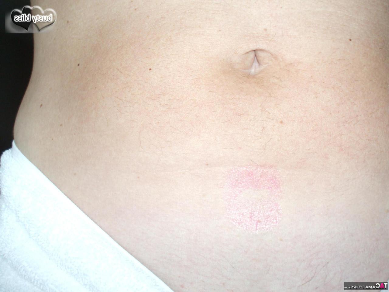 20P Die ältere Amateurin Busty Bliss entblößt ihre großen Brüste vor einem POV-Blowjob