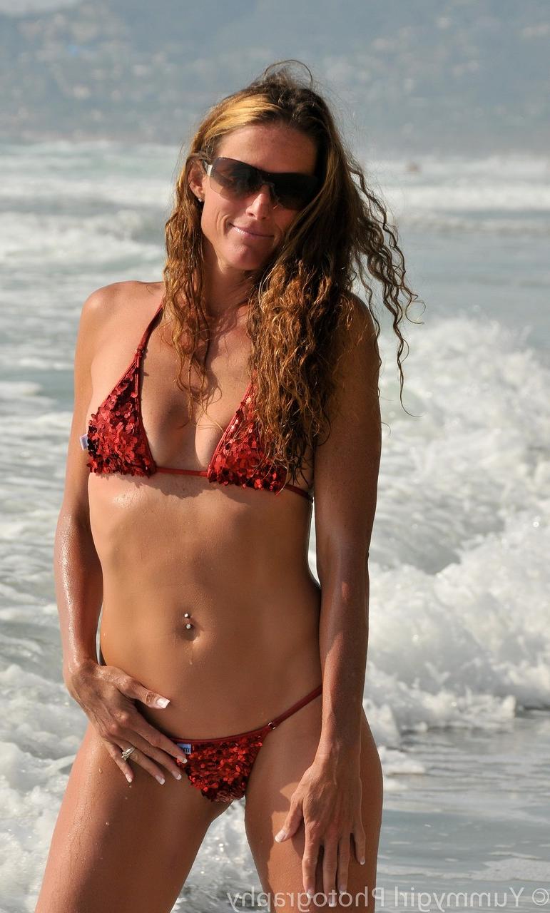 20P Tall MILF Sofie Marie shows her skinny body wearing a sexy bikini at the beach