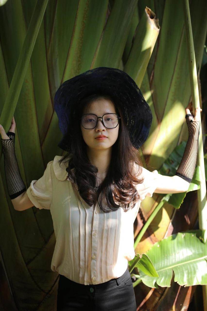 20P Beautiful Asian babe with a hat Maya posing in her elegant outfit in a solo