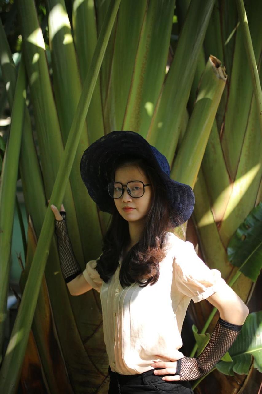 20P Beautiful Asian babe with a hat Maya posing in her elegant outfit in a solo