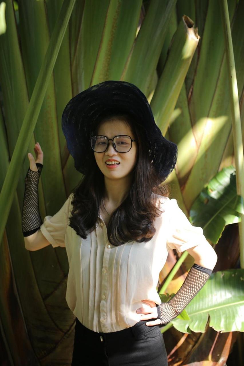 20P Beautiful Asian babe with a hat Maya posing in her elegant outfit in a solo