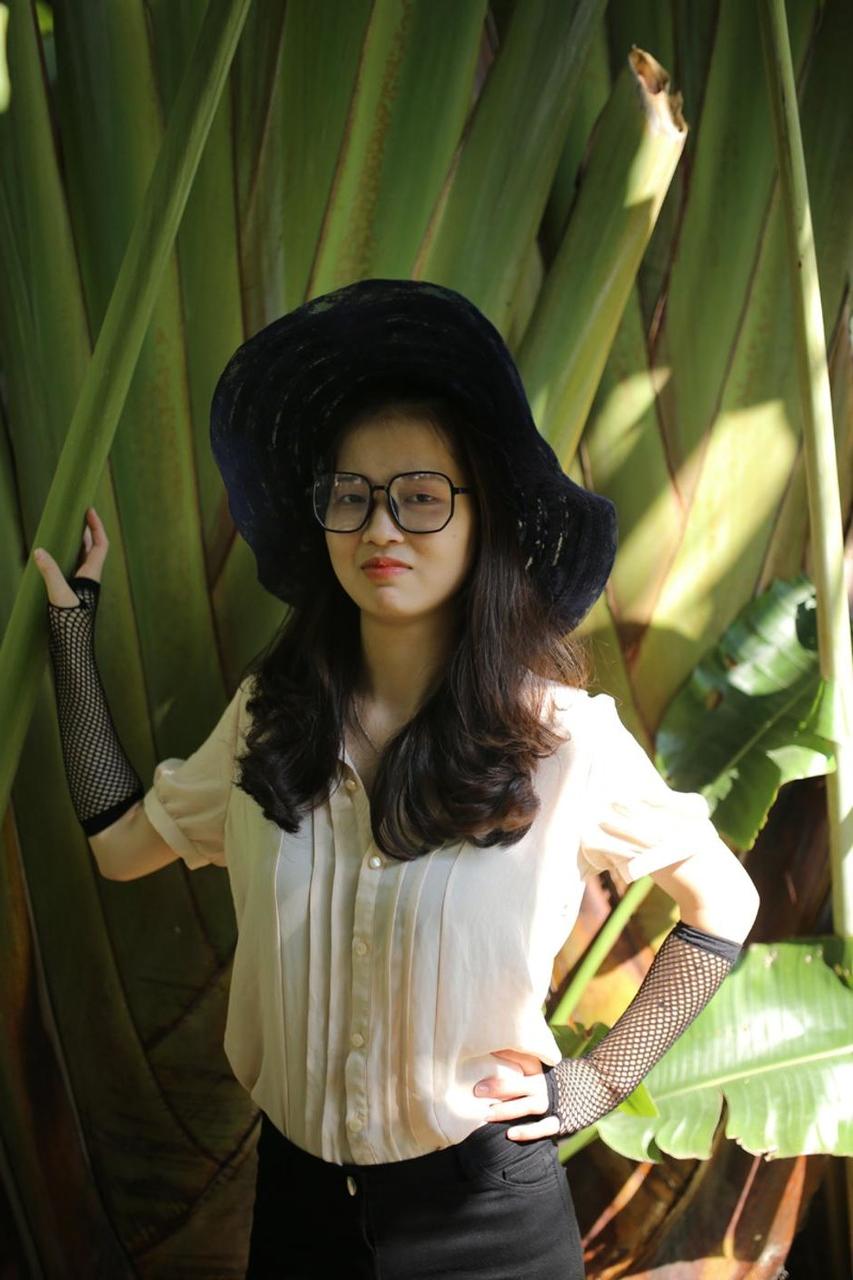20P Beautiful Asian babe with a hat Maya posing in her elegant outfit in a solo