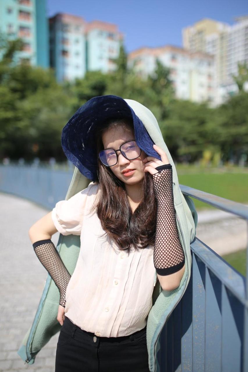 20P Beautiful Asian babe with a hat Maya posing in her elegant outfit in a solo