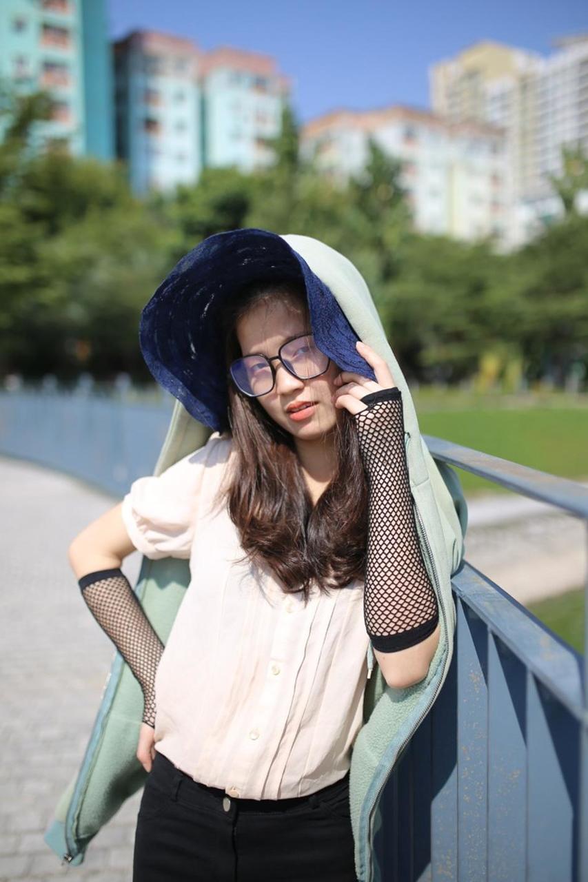 20P Beautiful Asian babe with a hat Maya posing in her elegant outfit in a solo