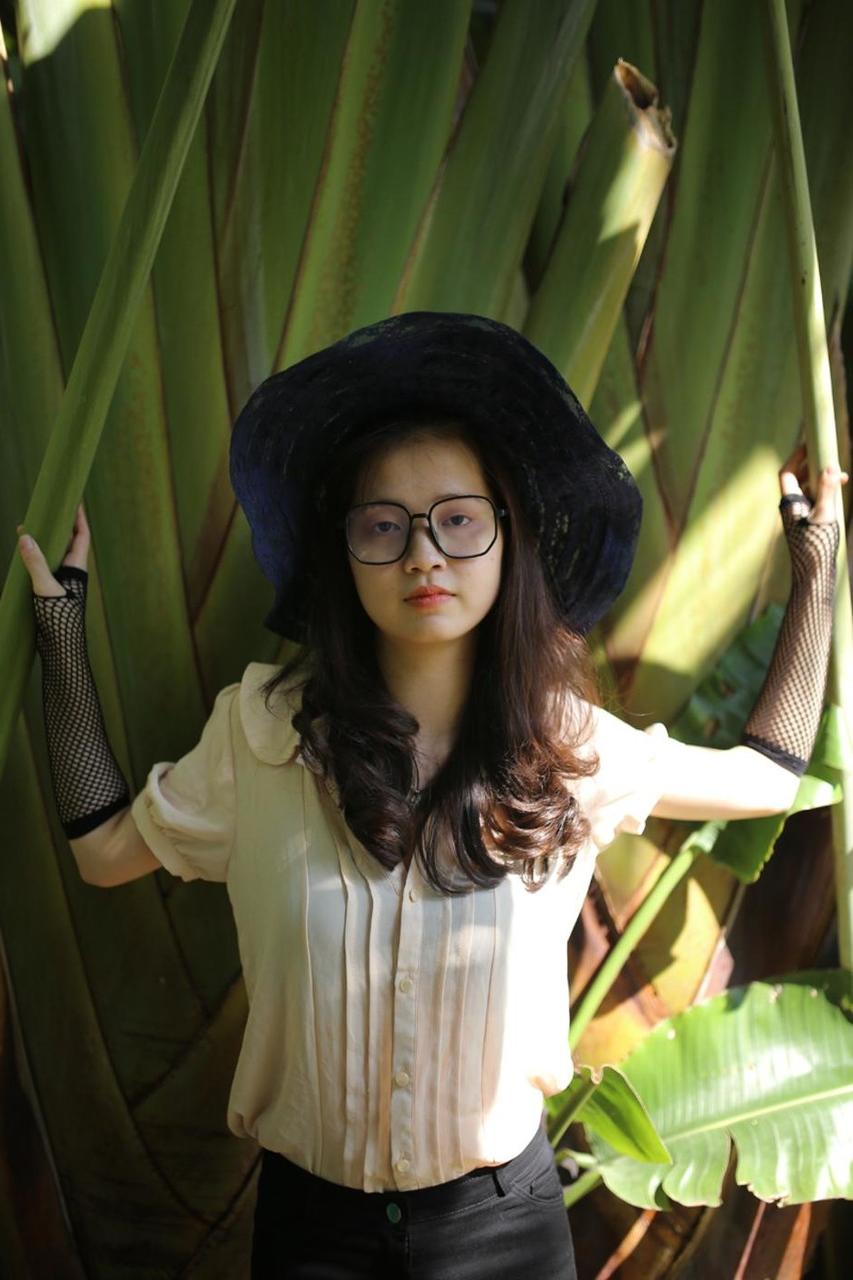 20P Beautiful Asian babe with a hat Maya posing in her elegant outfit in a solo