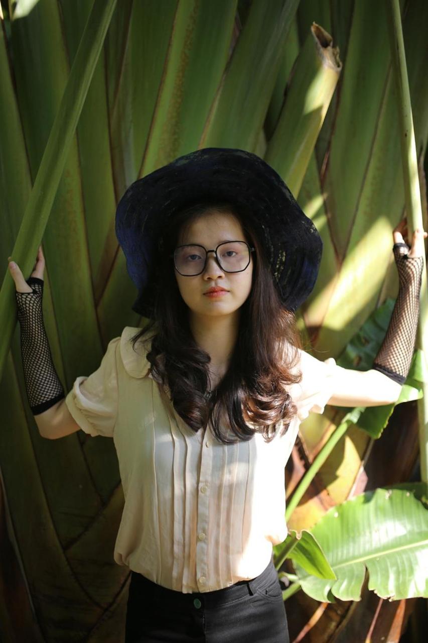 20P Beautiful Asian babe with a hat Maya posing in her elegant outfit in a solo