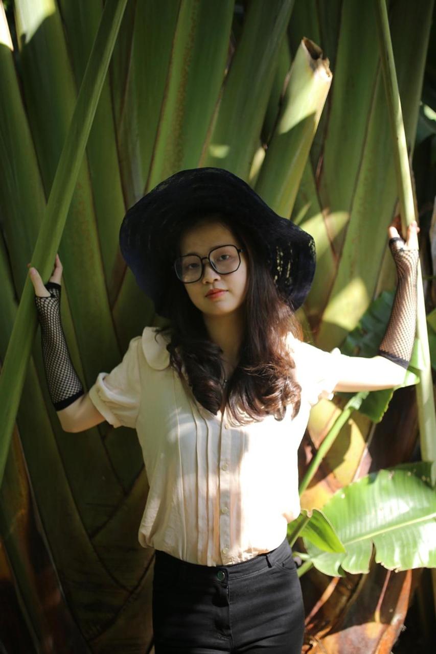 20P Beautiful Asian babe with a hat Maya posing in her elegant outfit in a solo