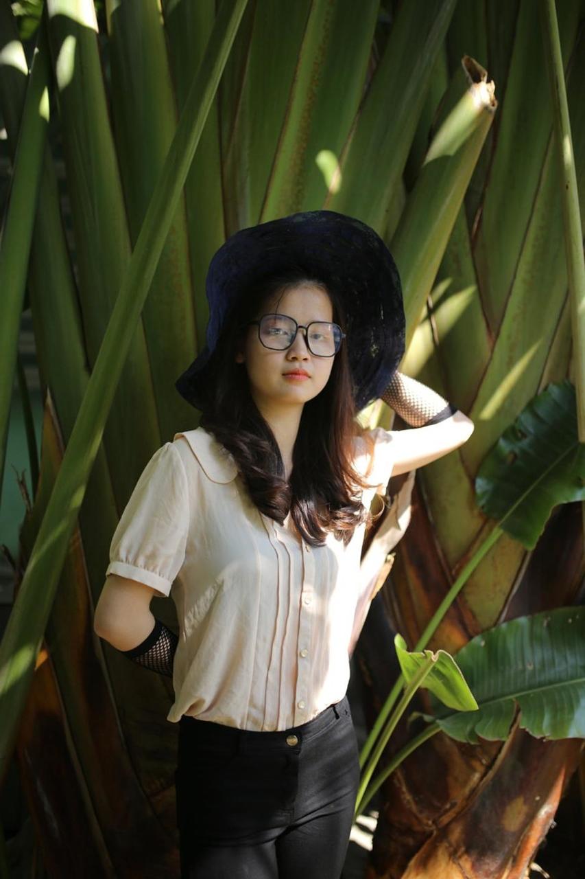 20P Beautiful Asian babe with a hat Maya posing in her elegant outfit in a solo