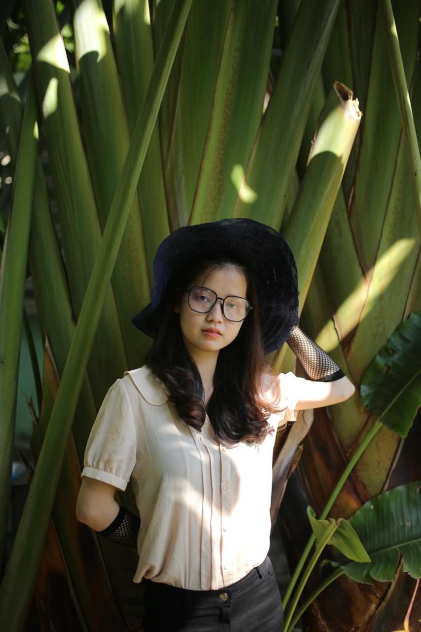 20P Beautiful Asian babe with a hat Maya posing in her elegant outfit in a solo
