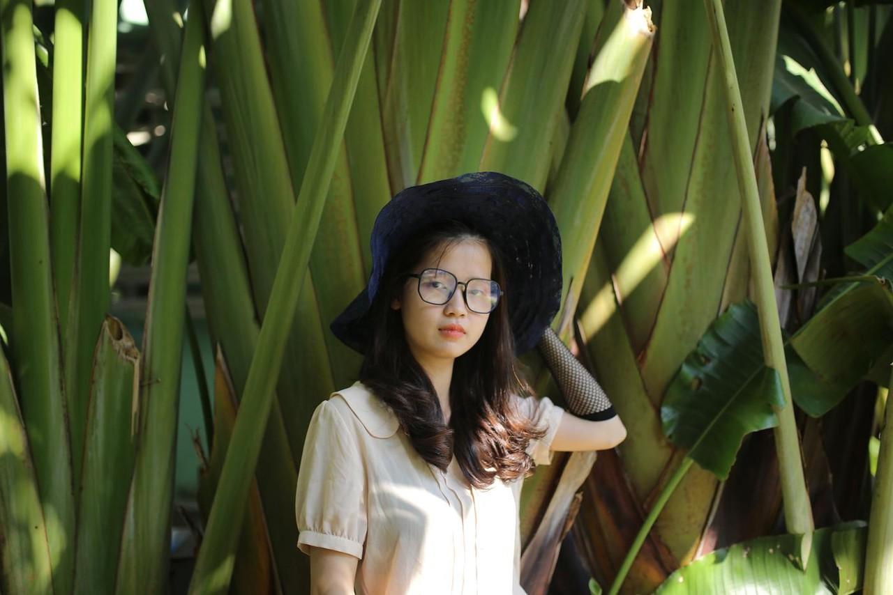 20P Beautiful Asian babe with a hat Maya posing in her elegant outfit in a solo