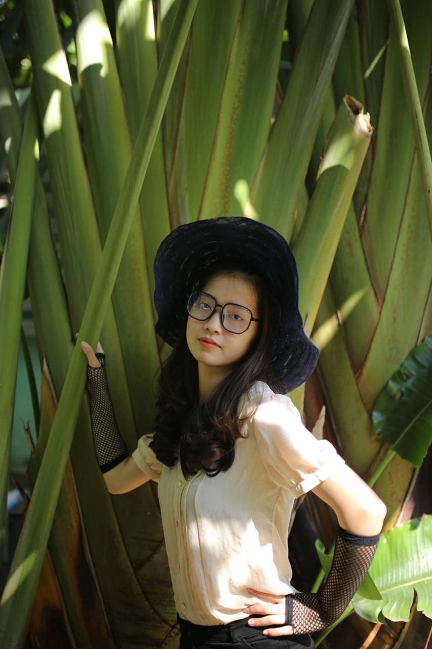 20P Beautiful Asian babe with a hat Maya posing in her elegant outfit in a solo